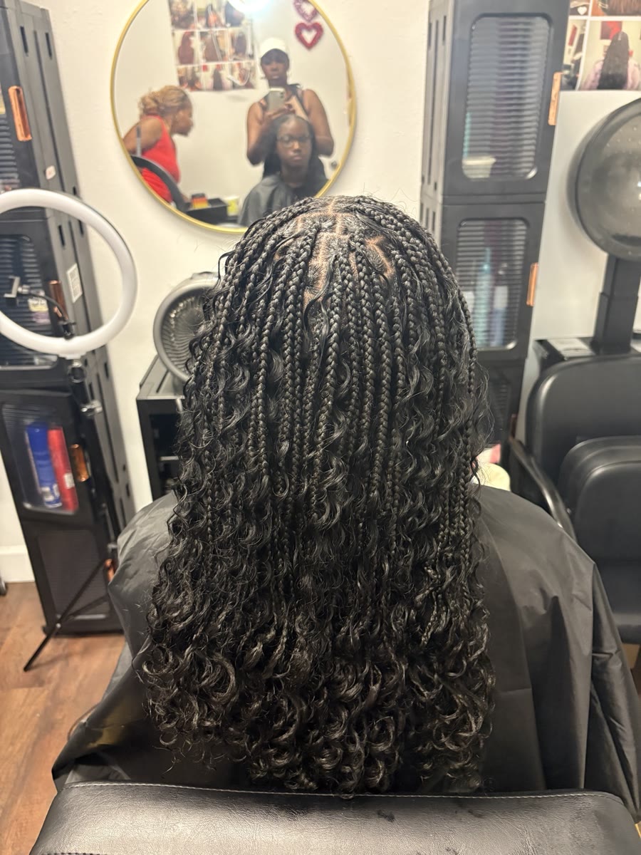 Small knotless braids with clean square parting